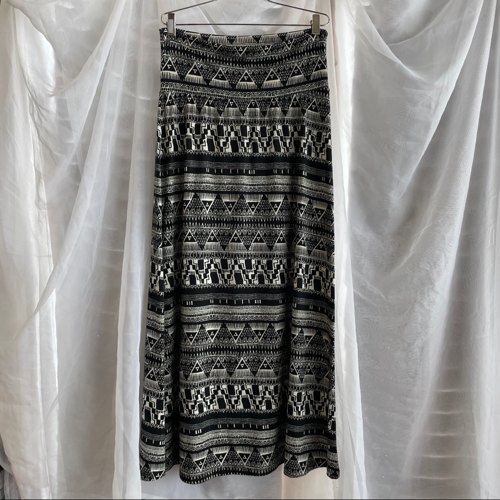 Black and White Skirt, Mossimo Large